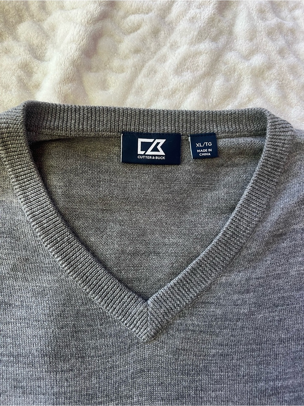 Cutter & Buck Men's V-Neck Lightweight Gray Sweater | Size XL Wool - Picture 4 of 8